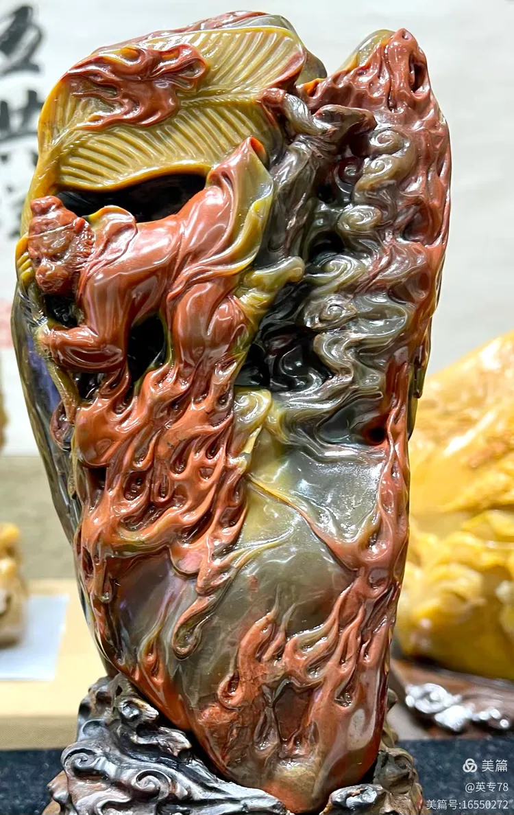 寿山石中的尼姑楼石色彩斑斓,珍稀罕见